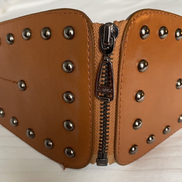 Belt - Picture 2 of 5